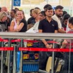 haos la primul zbor de repatriere pentru britanicii din oman avionul n a putut decola pasagerii au facut atacuri de panica video 69a952c458ea1