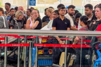 haos la primul zbor de repatriere pentru britanicii din oman avionul n a putut decola pasagerii au facut atacuri de panica video 69a952c458ea1