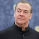 idiotii din nato medvedev il ia peste picior pe rutte dupa ce a spus ca alianta nu va invoca articolul 5 in urma atacului cu racheta iraniana din turcia 69a982b30f7b8