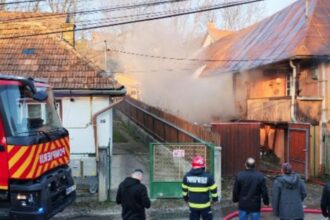 incendiu de proportii intr o gospodarie din odorheiu secuiesc proprietara si un pompier au avut nevoie de ingrijiri medicale 69a71a72ee18a
