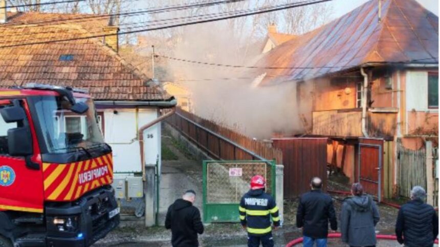 incendiu de proportii intr o gospodarie din odorheiu secuiesc proprietara si un pompier au avut nevoie de ingrijiri medicale 69a71a72ee18a