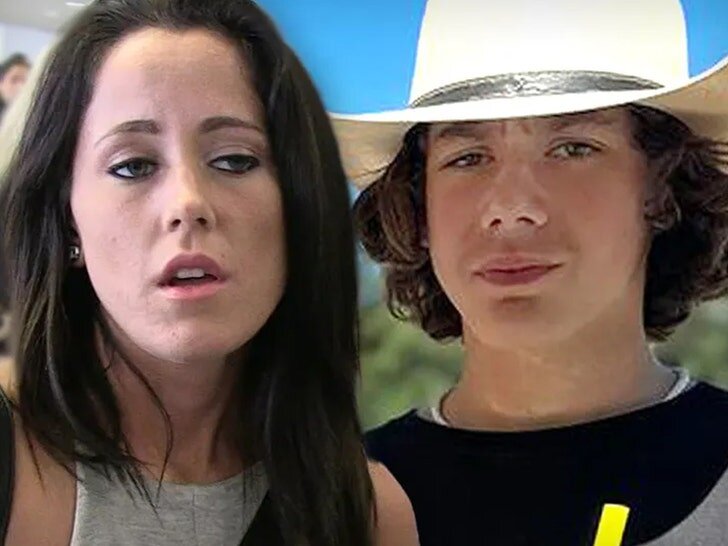 jenelle evans son checks into mental health center 69af596d6b7b0
