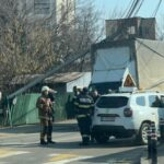 la un pas de tragedie un stalp s a prabusit peste o autoutilitara pe o strada din ploiesti foto video 69a6d8b4ea035