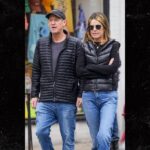 savannah guthrie puts on brave face in nyc as search for mom continues 69aee4389b122