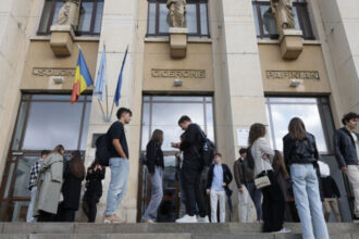 tinerii iesiti din sistemul de protectie sociala care studiaza sau lucreaza vor primi indemnizatie lunara pana la 26 de ani 69b165fa86d15